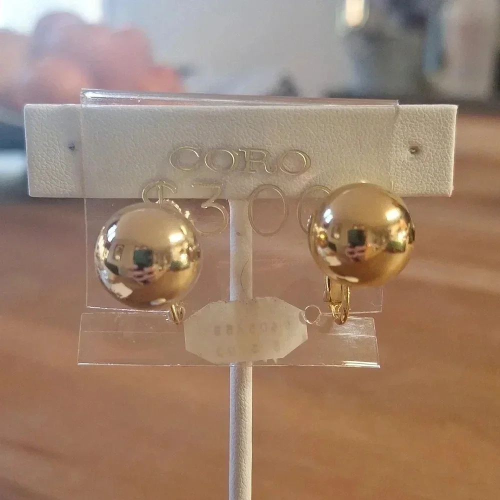New Old Stock Vintage Coro golden spheres screw-back/clip-on earrings (patented)